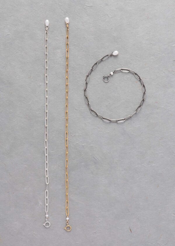 Midi Paperclip Chain & Pearl Bracelet in Silver - Image 3