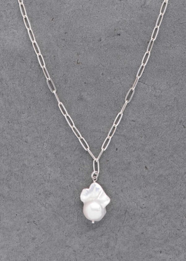 Baroque Pearl Paperclip Chain Necklace in Silver - Image 4